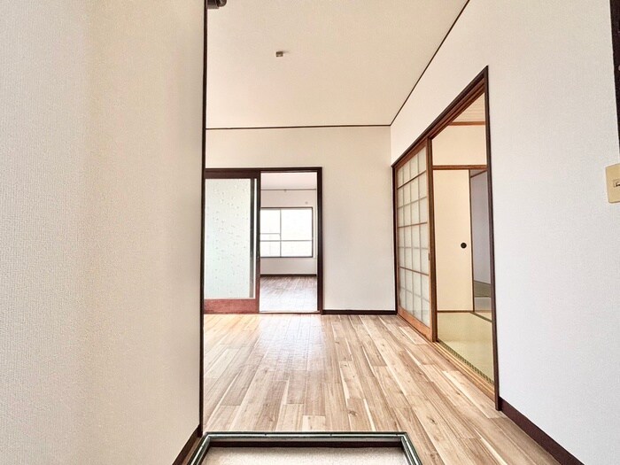 物件内観写真18　(玄関)