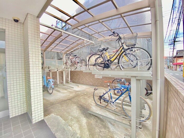 物件外観写真3　(駐輪場)