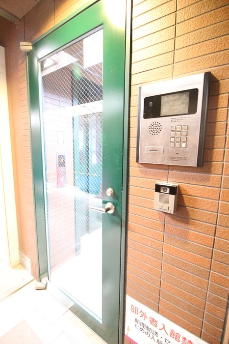 物件外観写真6　(エントランス部分)