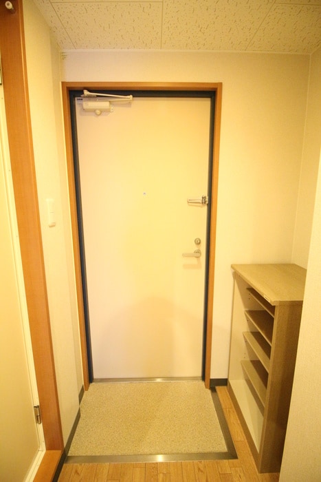 物件内観写真12　(玄関)