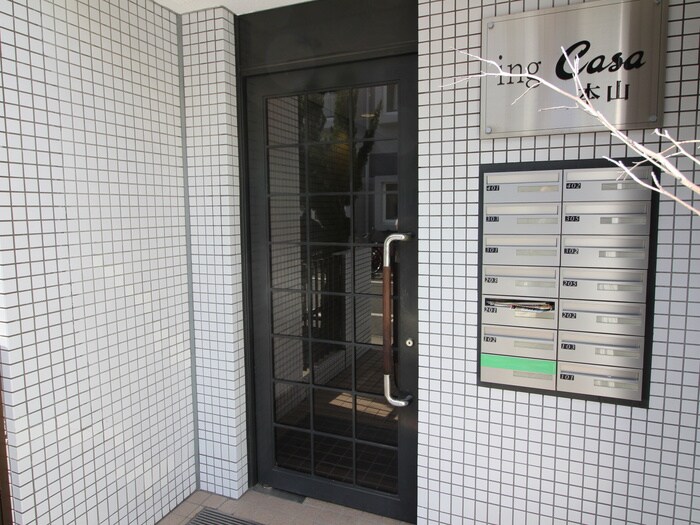 物件外観写真3　(エントランス部分)