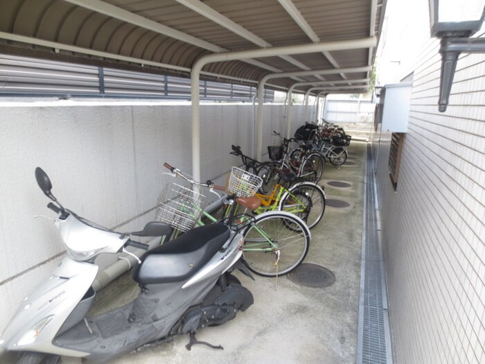 物件外観写真5　(駐輪場)