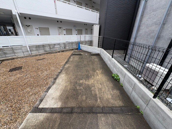 物件外観写真5　(駐車場)