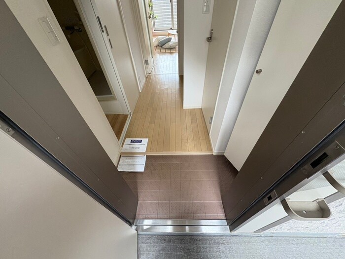 物件内観写真17　(玄関)