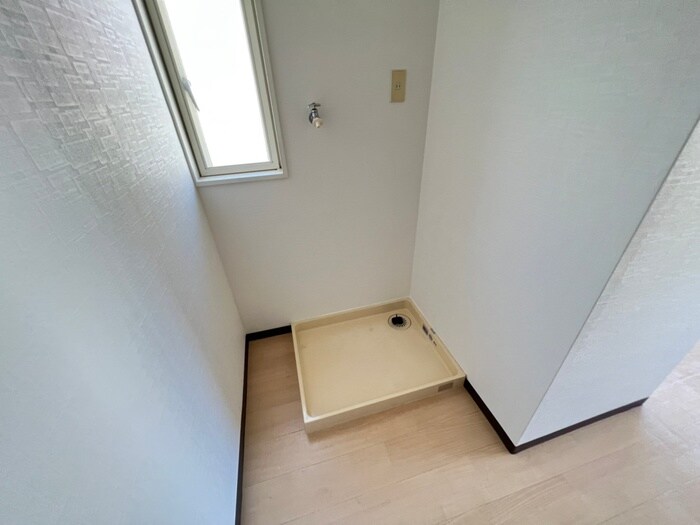 物件内観写真18　(洗濯機置場)