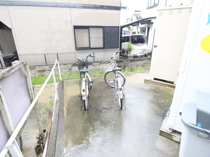 物件外観写真4　(駐輪場)