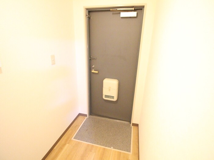 物件内観写真17　(玄関)
