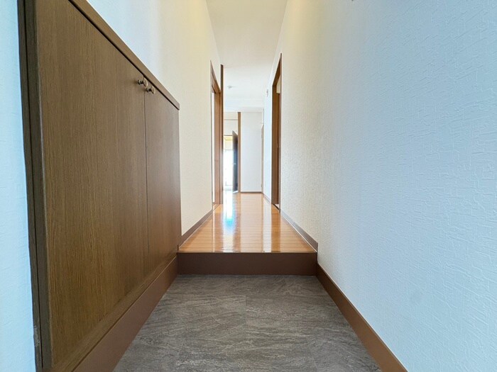 物件内観写真7　(玄関)