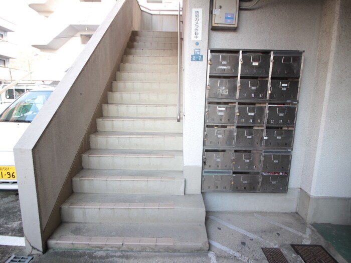 物件外観写真4　(エントランス部分)