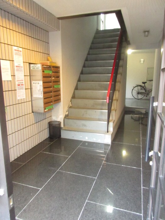 物件外観写真4　(エントランス部分)