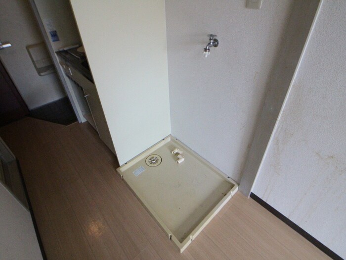 物件内観写真11　(洗濯機置場)