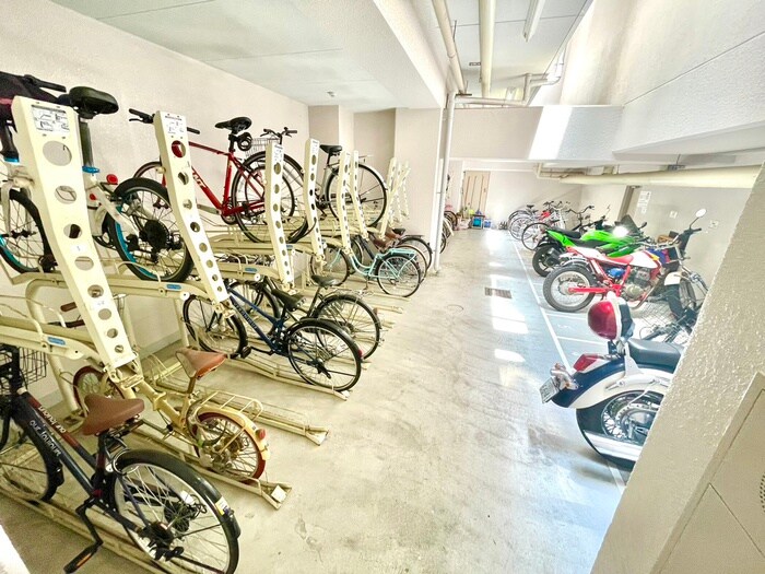 物件外観写真5　(駐輪場)