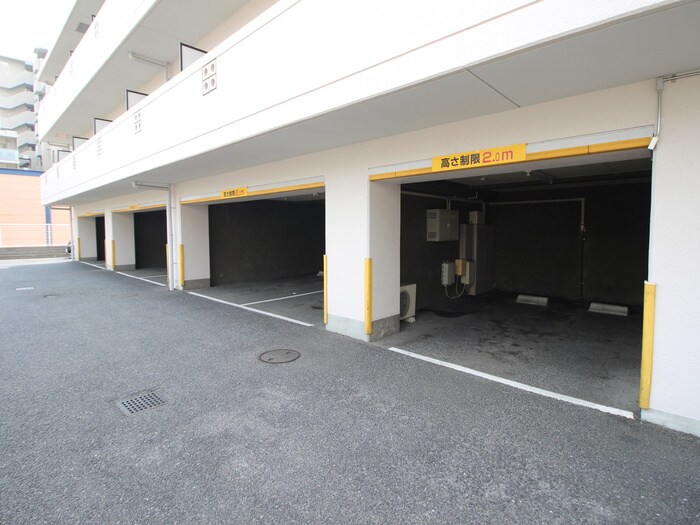 物件外観写真6　(駐車場)