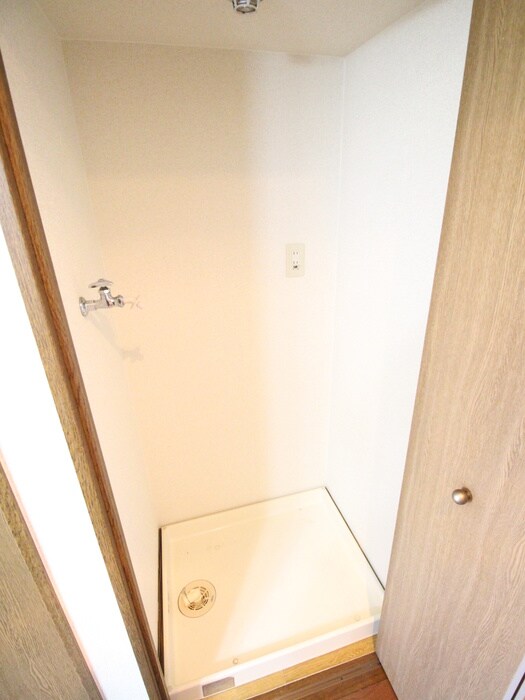 物件内観写真15　(洗濯機置場)