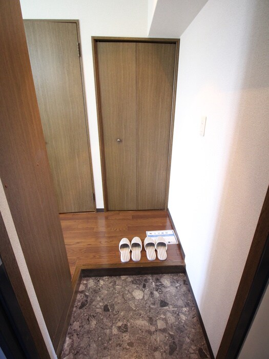 物件内観写真17　(玄関)