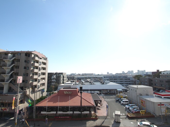 物件内観写真18　(室内からの展望)