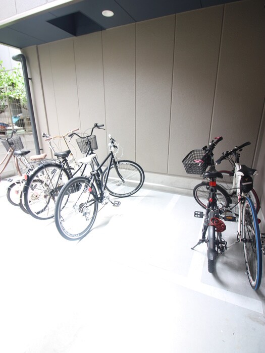 物件外観写真4　(駐輪場)