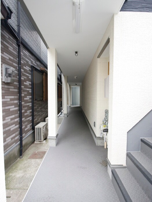 物件外観写真2　(エントランス部分)