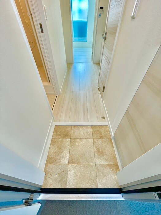 物件内観写真9　(玄関)