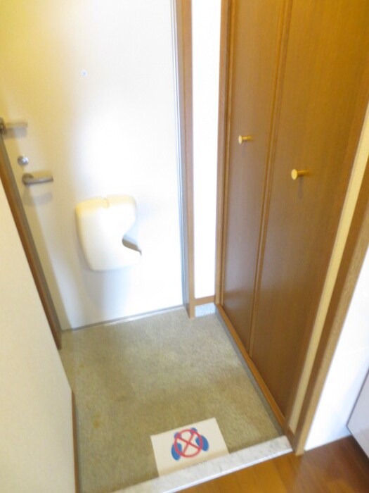 物件内観写真8　(玄関)