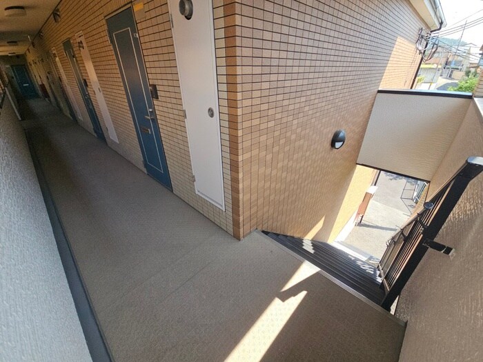 物件外観写真3　(エントランス部分)