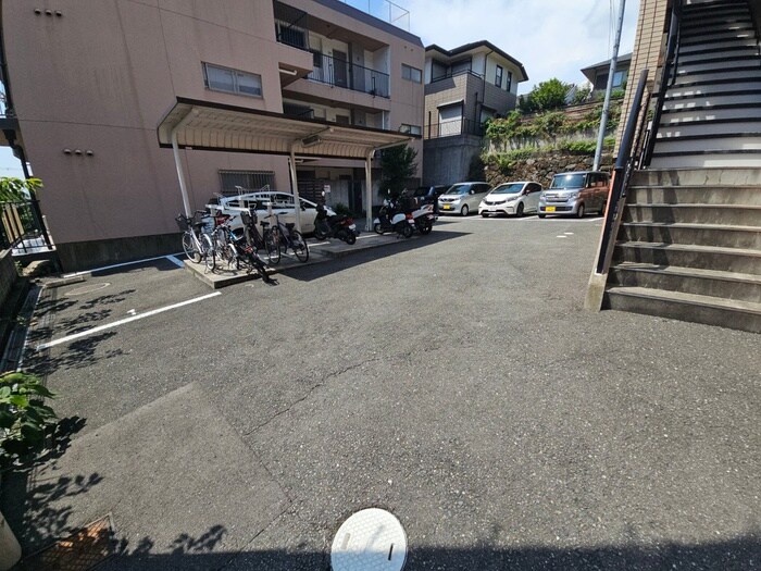 物件外観写真5　(駐輪場)