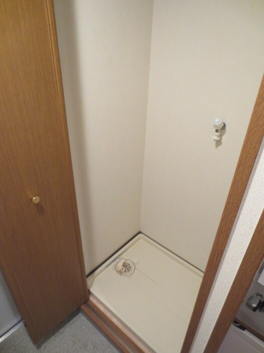 物件内観写真16　(洗濯機置場)