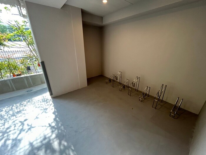 物件外観写真5　(駐輪場)