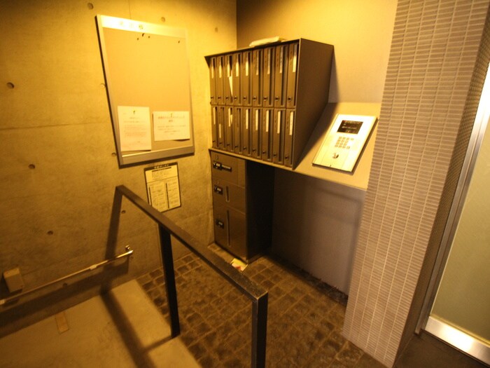 物件外観写真4　(エントランス部分)