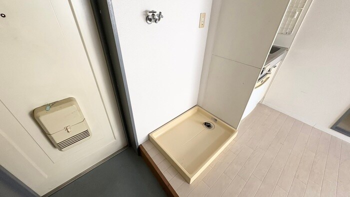 物件内観写真12　(洗濯機置場)