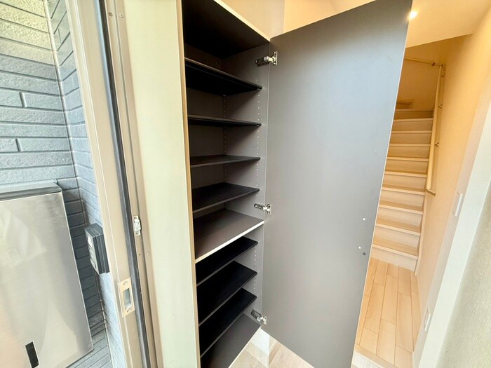 物件内観写真18　(靴箱)