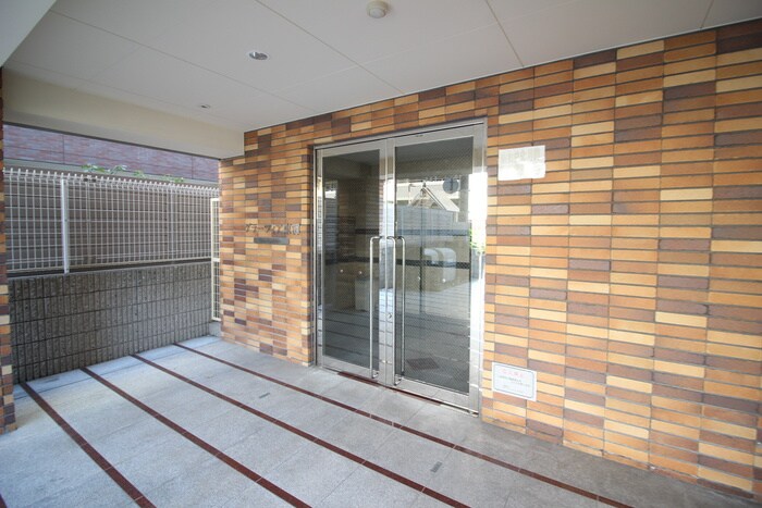 物件外観写真4　(エントランス部分)