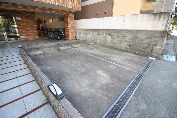 物件外観写真5　(駐車場)