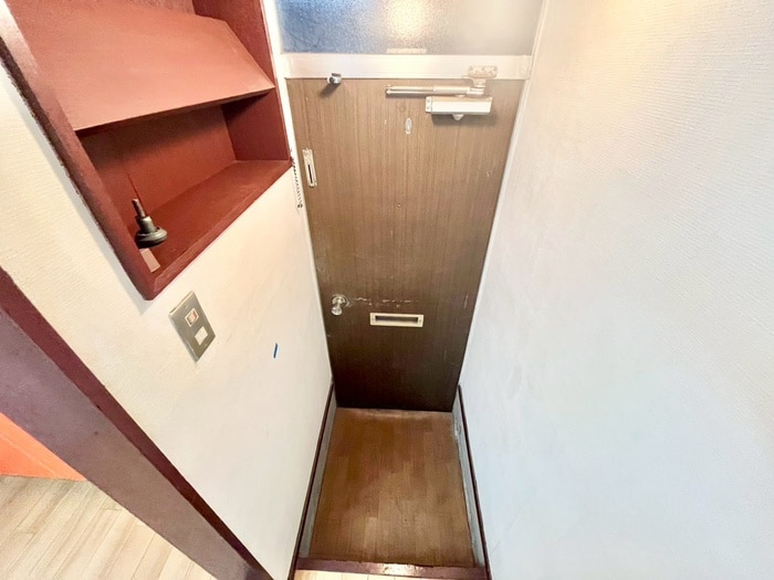 物件内観写真10　(玄関)