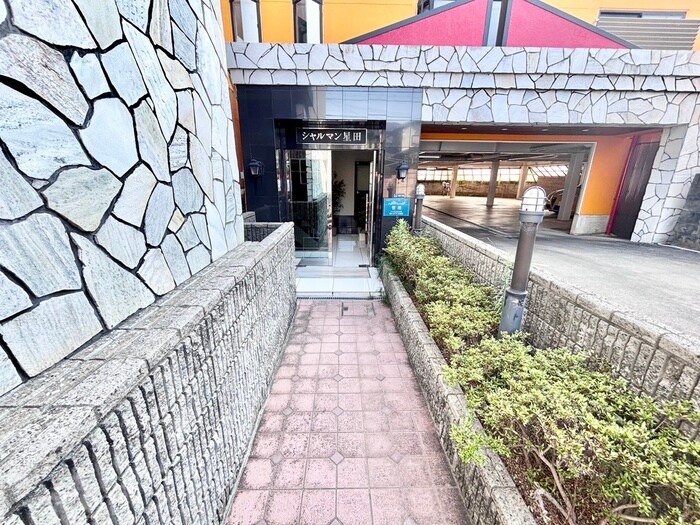 物件外観写真4　(エントランス部分)