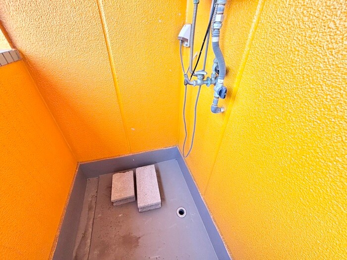 物件内観写真10　(洗濯機置場)