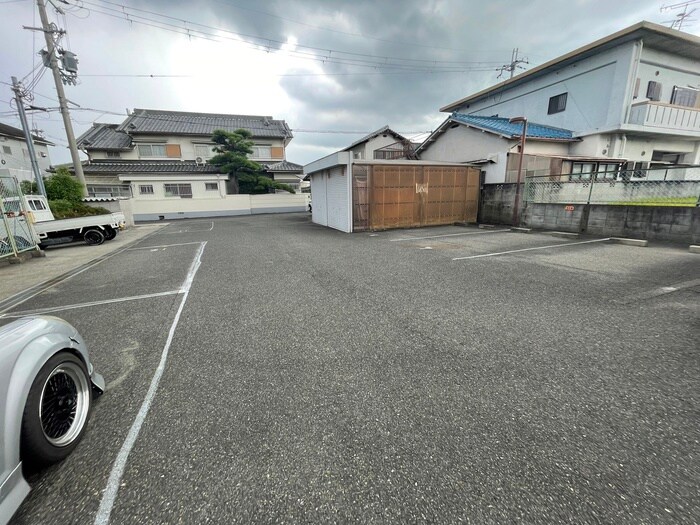 物件外観写真3　(駐車場)