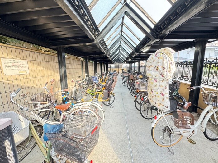 物件外観写真5　(駐輪場)