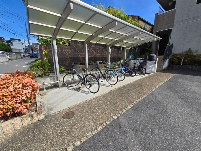 物件外観写真4　(駐輪場)