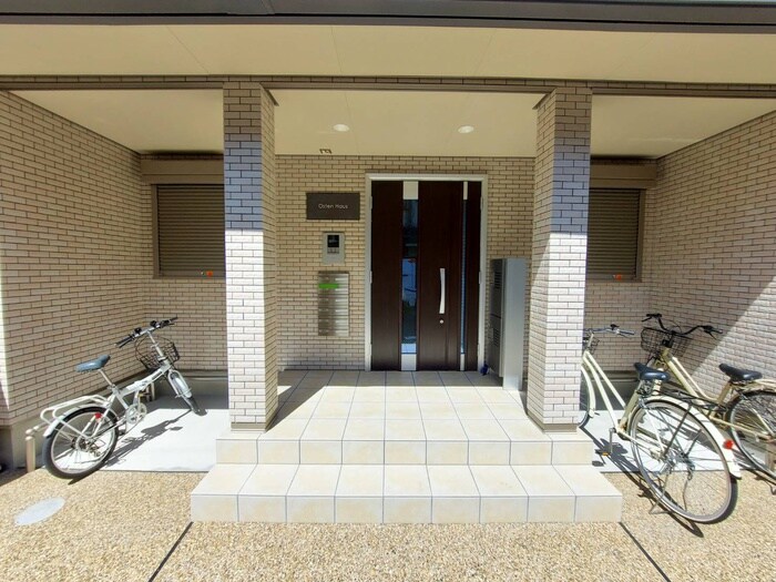 物件外観写真3　(エントランス部分)