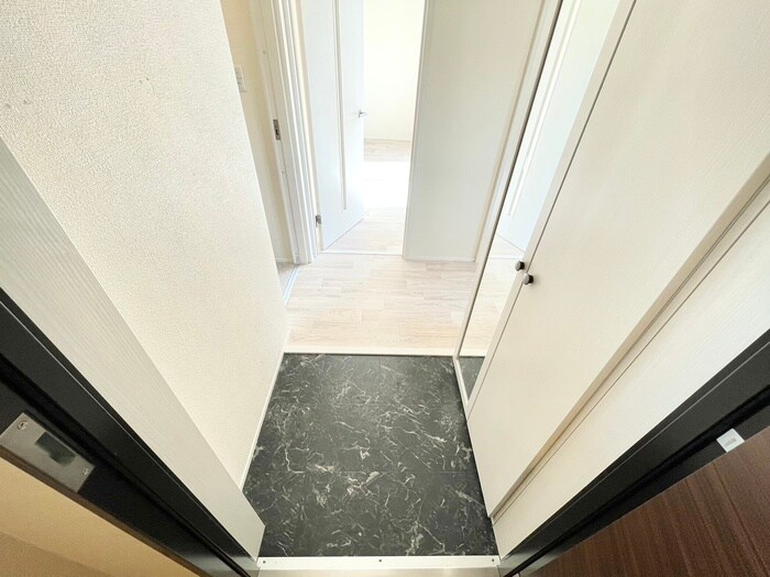 物件内観写真19　(玄関)