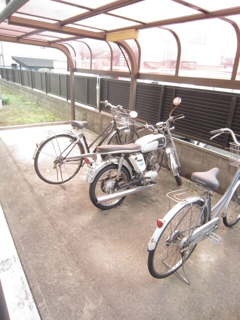 物件外観写真2　(駐輪場)