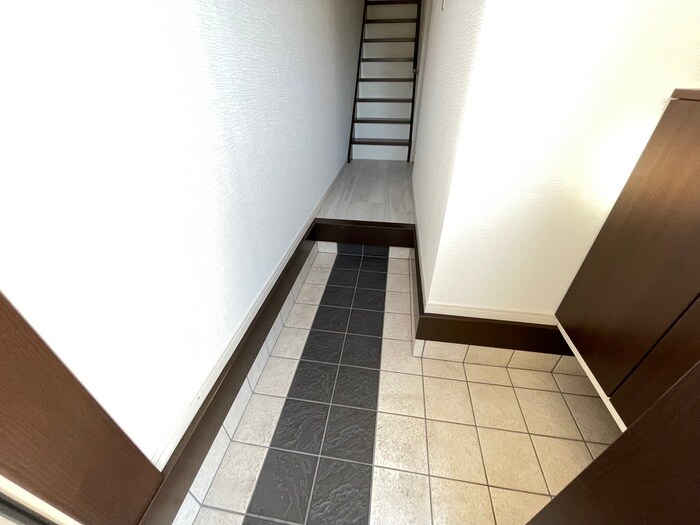 物件内観写真6　(玄関)