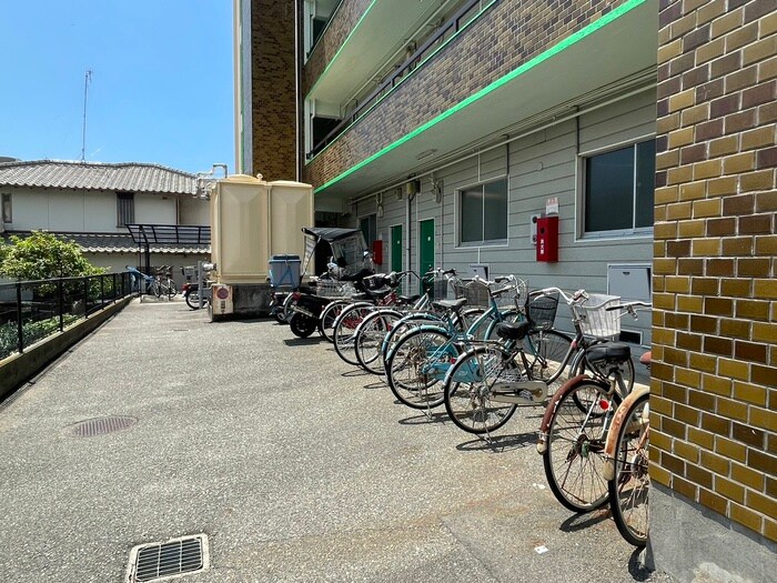 物件外観写真4　(駐輪場)