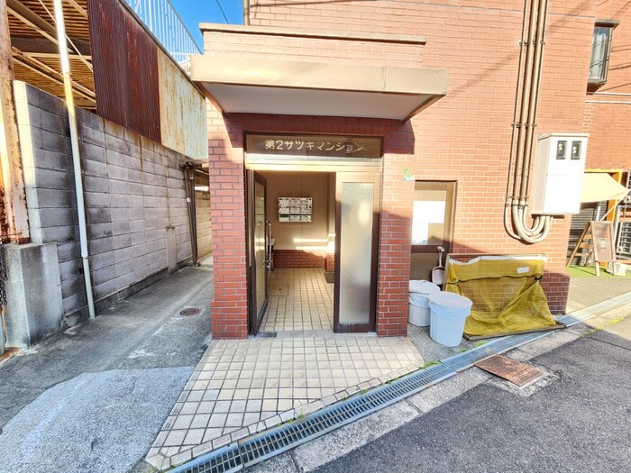 物件外観写真3　(エントランス部分)