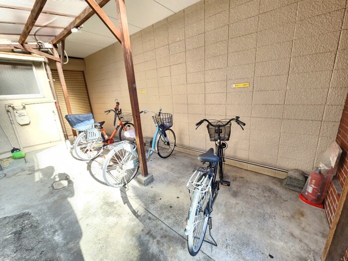 物件外観写真6　(駐輪場)