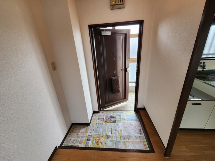 物件内観写真18　(玄関)