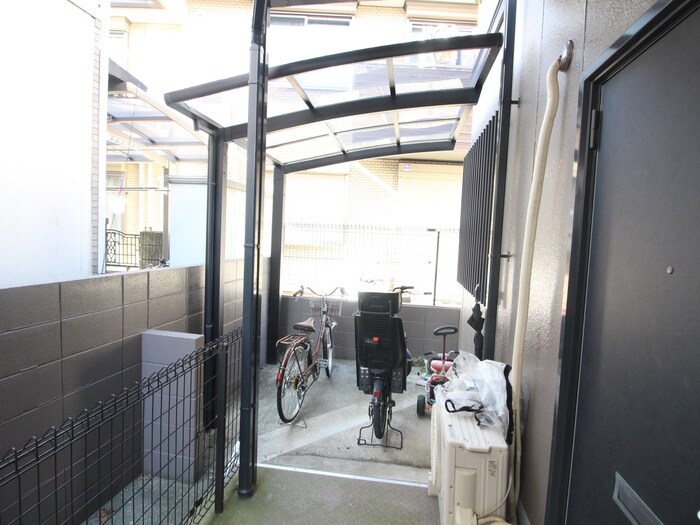 物件外観写真3　(駐輪場)