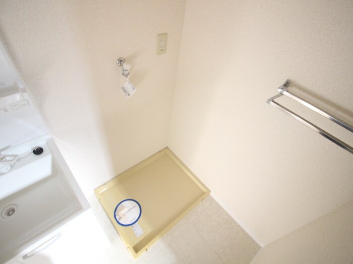 物件内観写真13　(洗濯機置場)