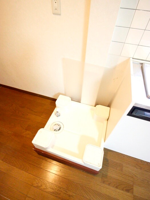 物件内観写真10　(洗濯機置場)